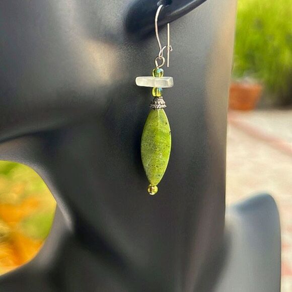 SOLD! Vintage Green Nephrite Jade Beaded Dangle Earrings 2” - Picture 2 of 12